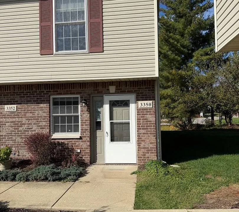 3350 S Oaklawn Cir