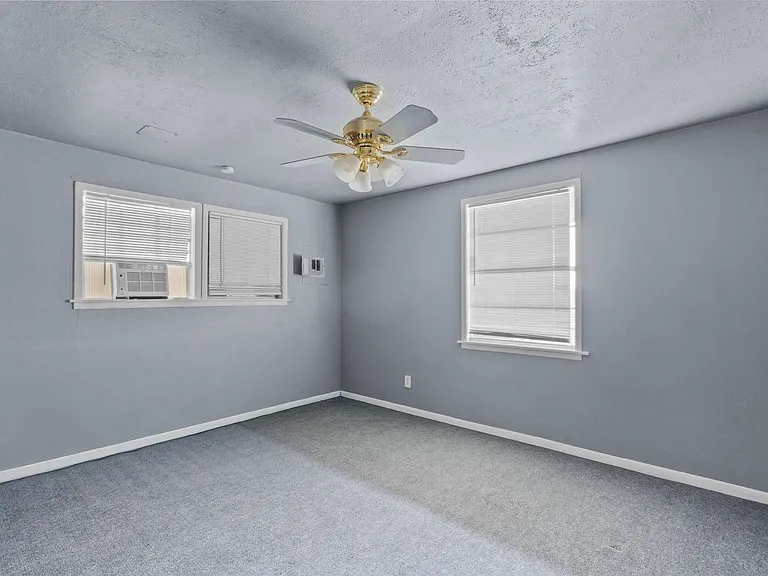 810 93rd St — Photo 7