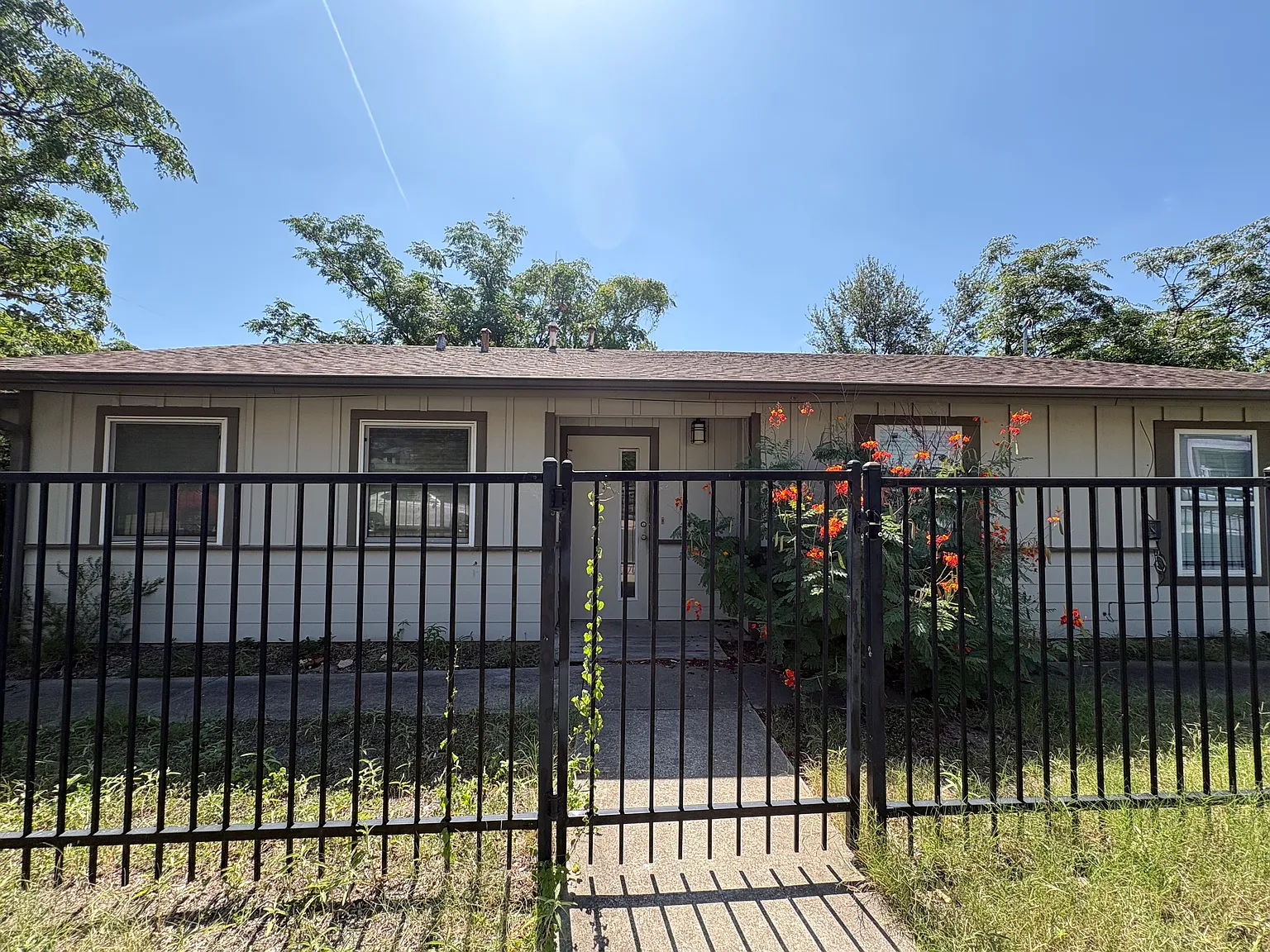2001 E 10th, Austin, TX 78702 — Photo 1