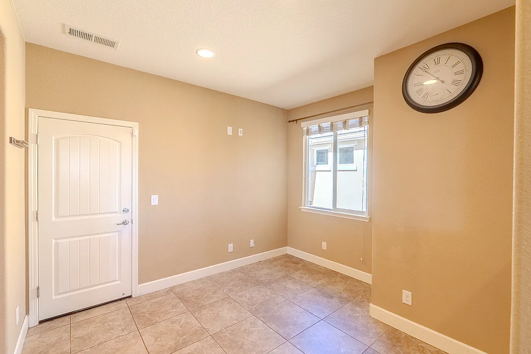 6 bed, 3.5 bath, 4000 sqft, $6,000 — Photo 3