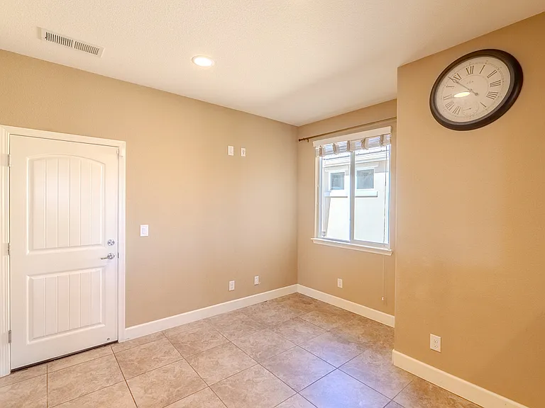 1040 S University Park Loop — Photo 2