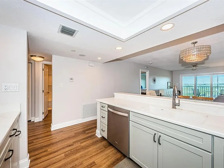 5400 Park St N #Penthouse 10 — Photo 11