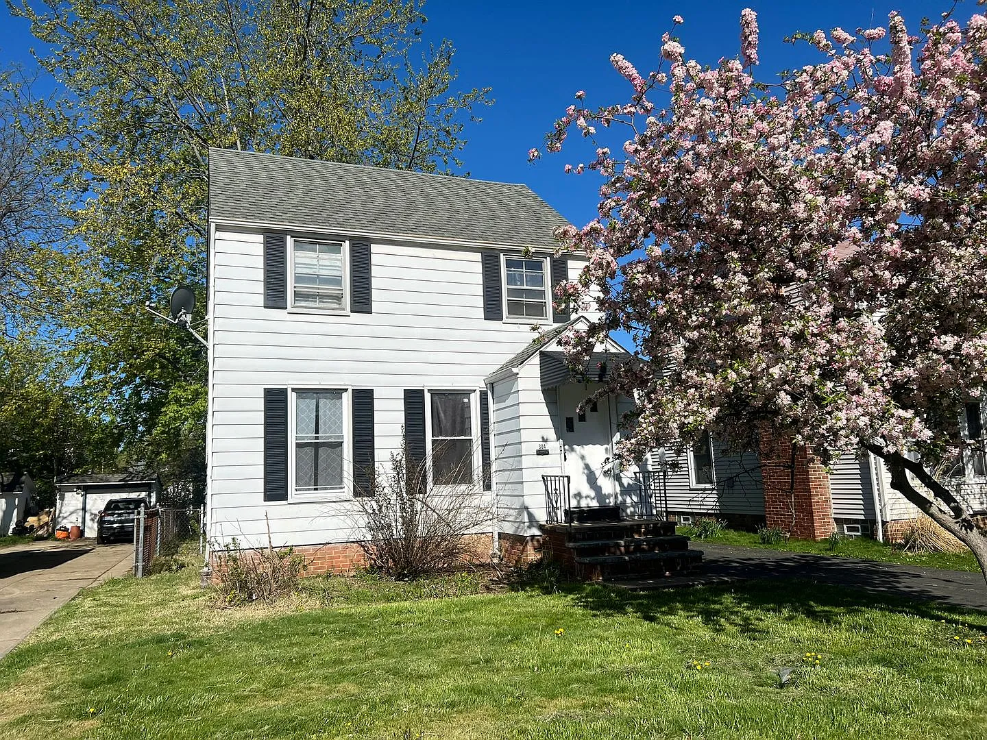 304 E 248th St photo 1