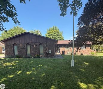 5374 Pointe Dr, East China, MI, 48054