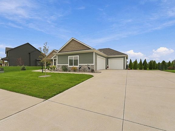 3rd image of 636 Sandringham Pass