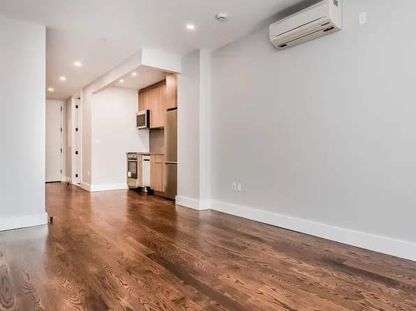 31-61 Vernon Boulevard 6J image 1 of 67