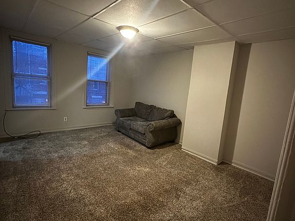 5th image of 135 Sylvan Ter APT 2