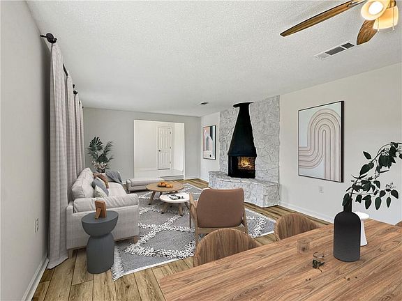 4th image of 310 Driftwood Cir