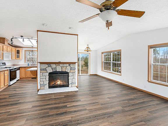 4th image of 839 S Deerwood Cir