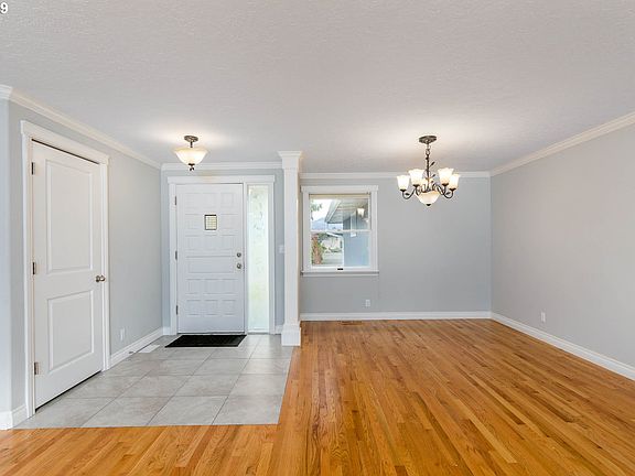 4th image of 325 Island Aire Dr