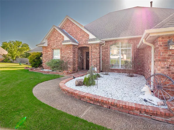 1905 Whippoorwill Dr, McAlester, OK 74501
