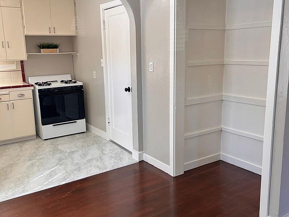 5th image of 409 Yosemite St