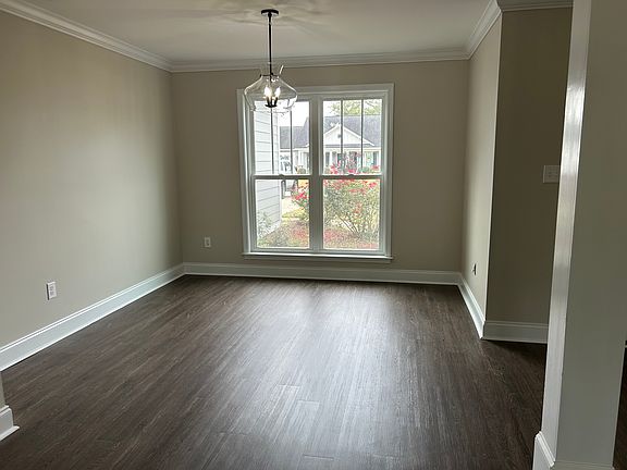 5th image of 129 Buck Run Dr E