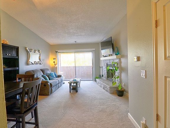 Slidedoor to covered balcony