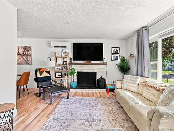 3rd image of 150 Charing Cres