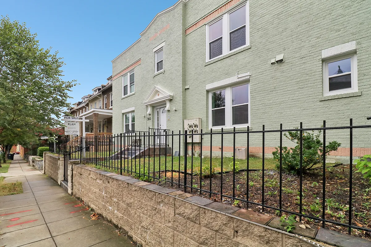 Building Photo - 303 Seaton Pl NE #4