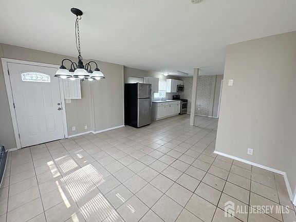 2nd image of 40 Runyon Ave