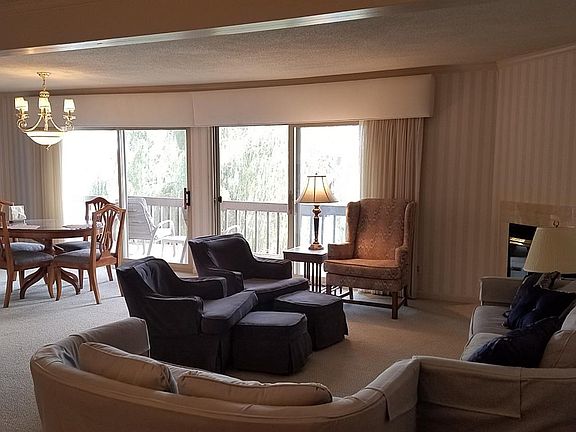 2nd image of 828 Cliffs Dr APT 201