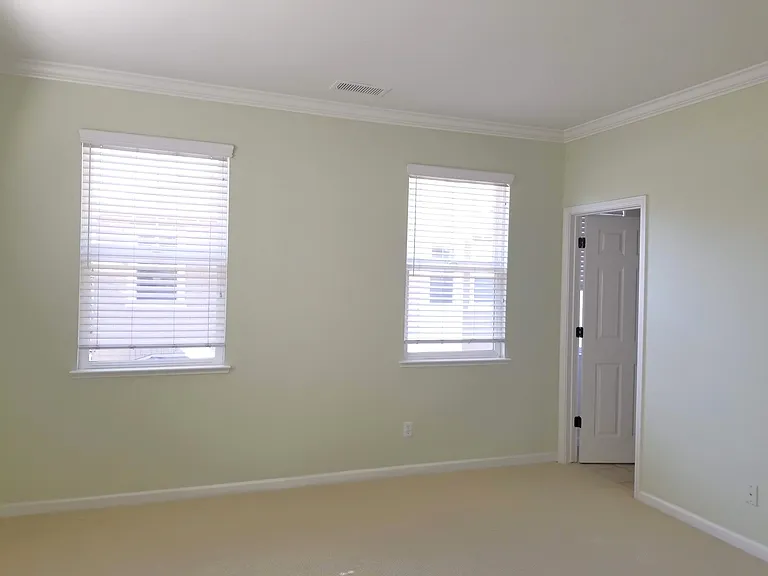 1036 Keeble Ct — Photo 2