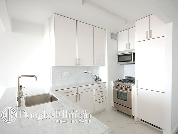 4th image of 322 W 57th St APT 37U