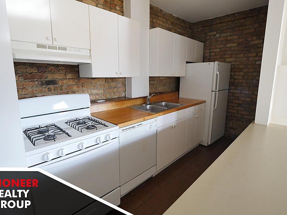 3rd image of 558 W Wellington Ave #3FMB