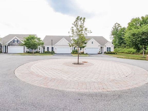 3rd image of 33 Langdon Grv #2302