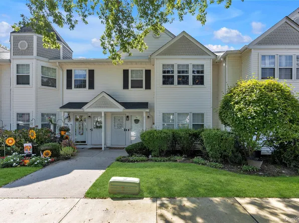 45 Country View Lane, Middle Island, NY 11953