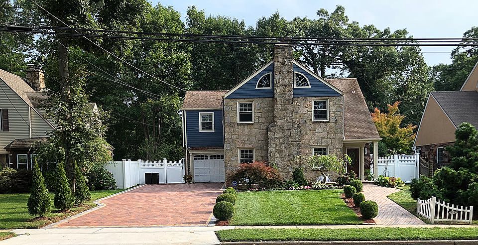 1st image of 153 Putnam Ave