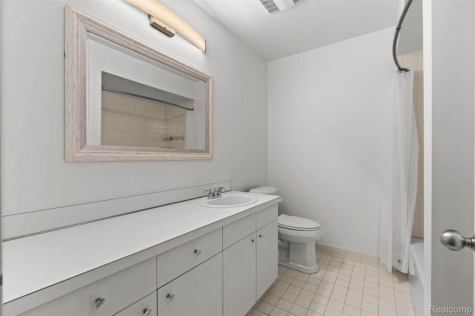 6680 Ridgefield Cir Apt 201, photo 22