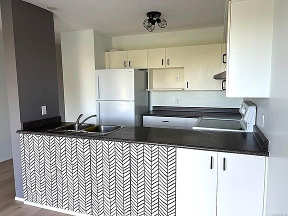3rd image of 9916 Daniel St #106