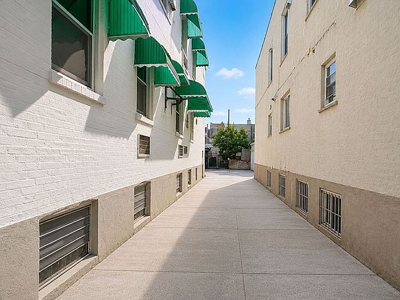 4th image of 1941 W 6th St