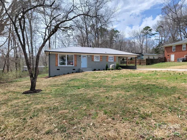 112 Greentree Dr, Mount Holly, NC 28120