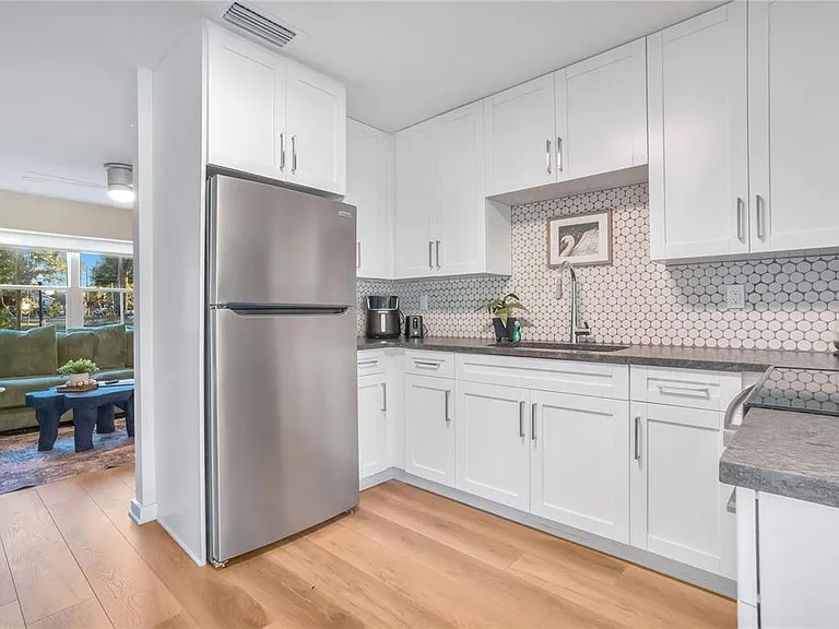 122 E Belmar St #D — Photo 8