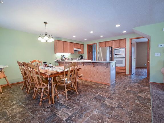 3rd image of 408 N Ankeny Ave