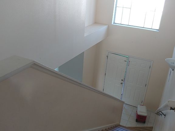 4th image of 543 Brentford Ct