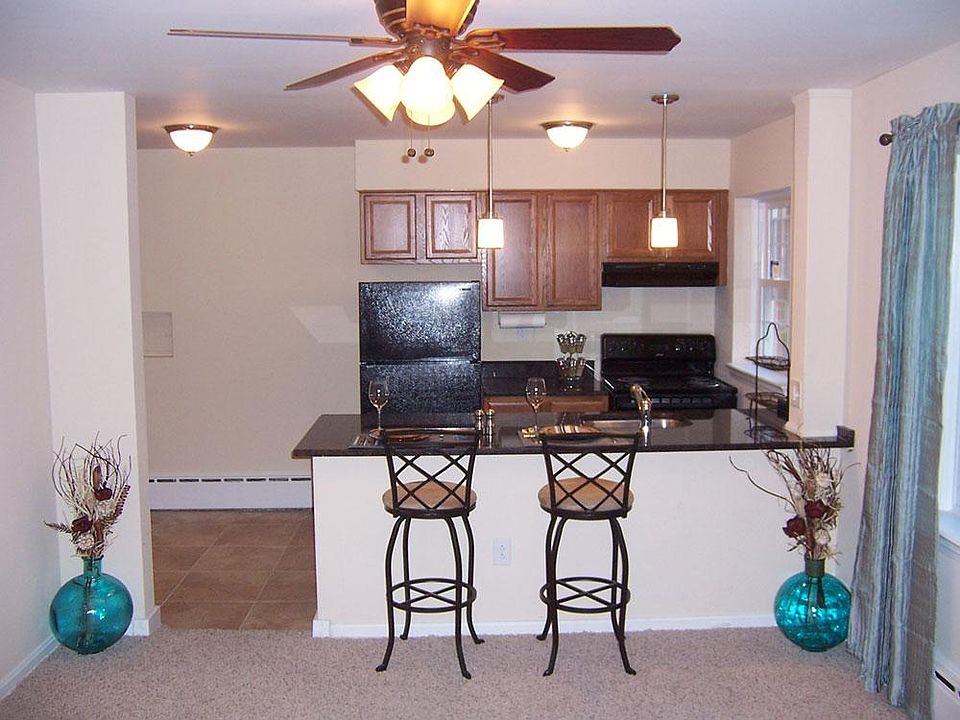 2nd image of 19606 Van Aken Blvd APT 204