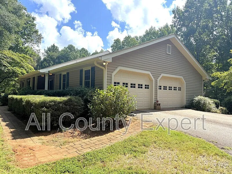 3 bed, 3.0 bath, 1887 sqft, $2,695 — Photo 2