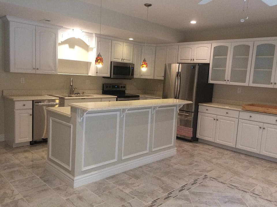 Brand new stainless appliances. Granite top counter. Kitchen never been used.