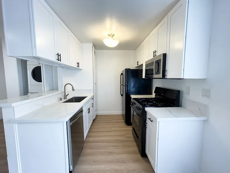 515 S Chevy Chase Dr — Photo 5