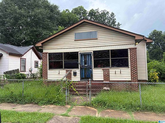 3rd image of 3910 Main St