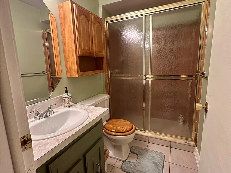 6942 Leslee Crest Dr — Photo 22