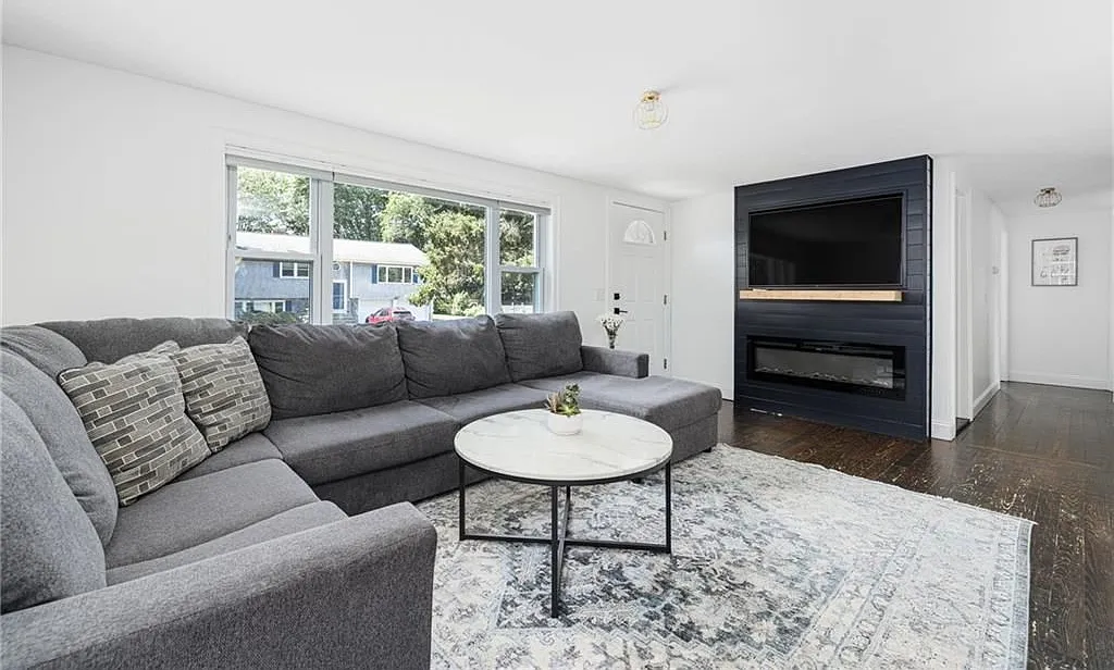 4 bed, 2.0 bath, 960 sqft, $2,800 — Photo 1