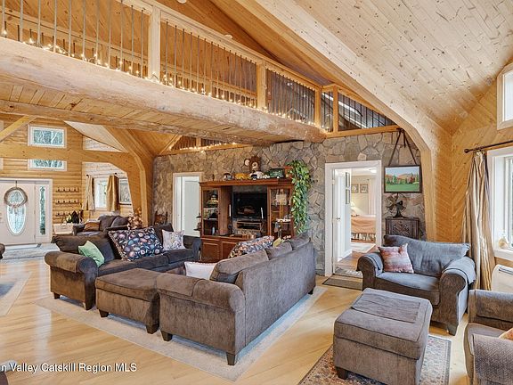 5th image of 100 Wilderness Dr Exd