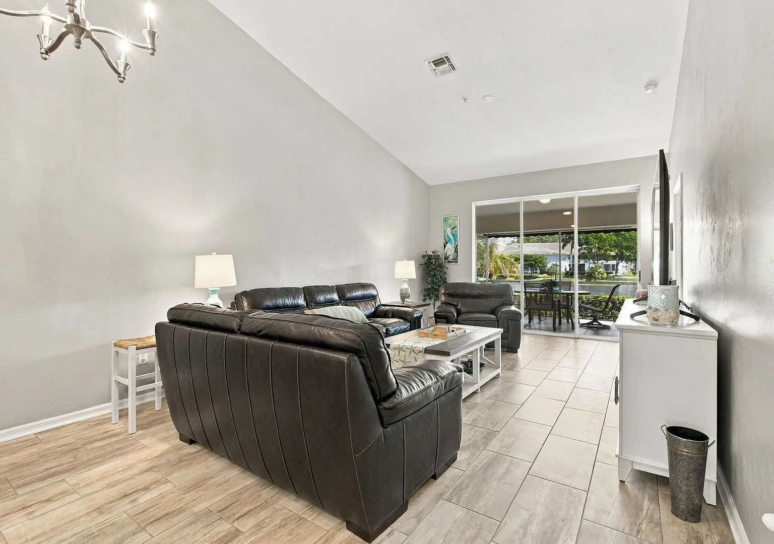** Briarwood ** 3 Bed / 2.5 Bath - Garage - Central Naples - Turnkey - Seasonal Or Short Term — Photo 3