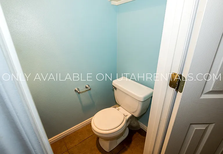 1057 S 810 E — Photo 15