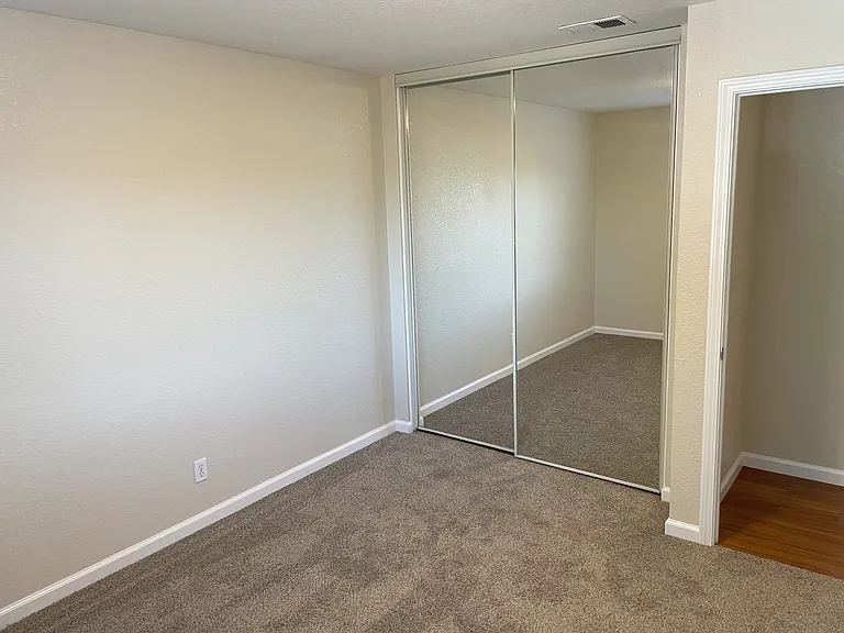 Redwood Grove Apartments — Photo 6