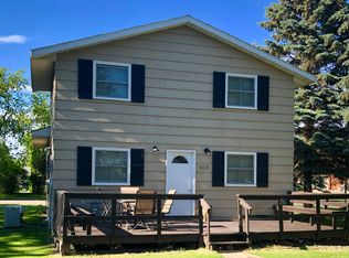 408 Mackenzie St NE, Warroad, MN 56763