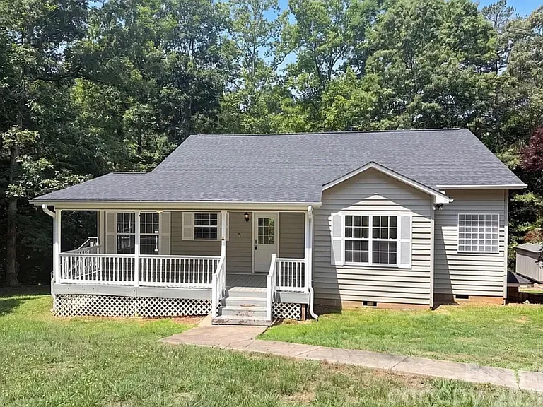 221 Grandview Dr — Photo 7