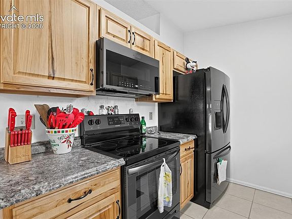 5th image of 4565 Howland St