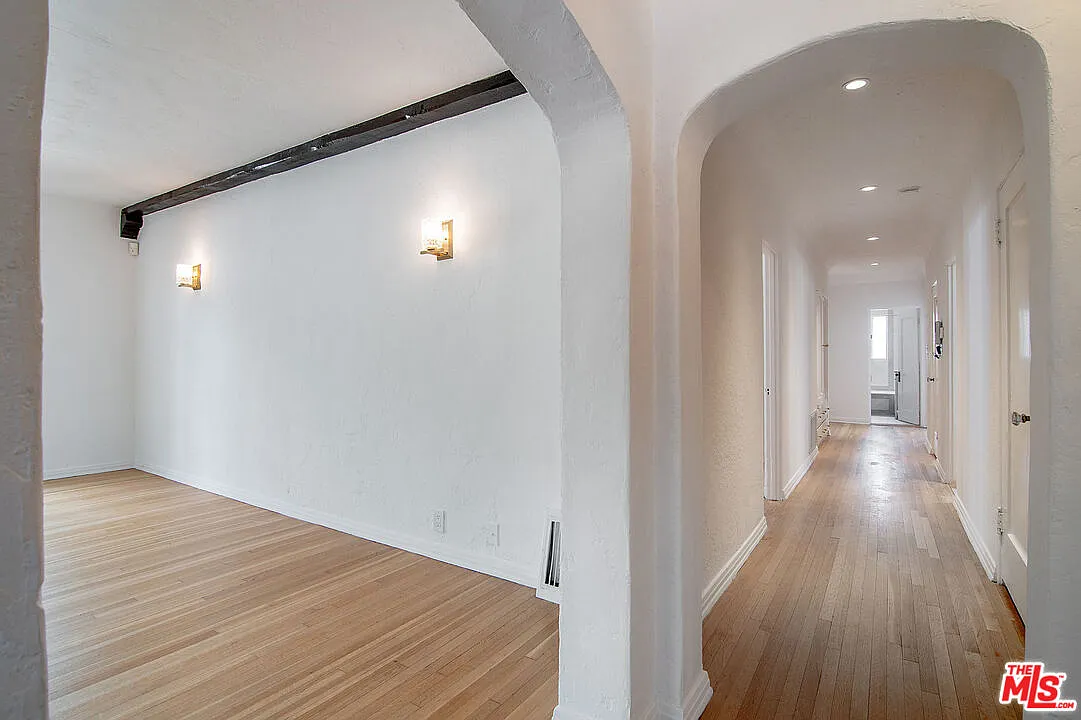 3 bed, 2.0 bath, 2323 sqft, $6,575 — Photo 3